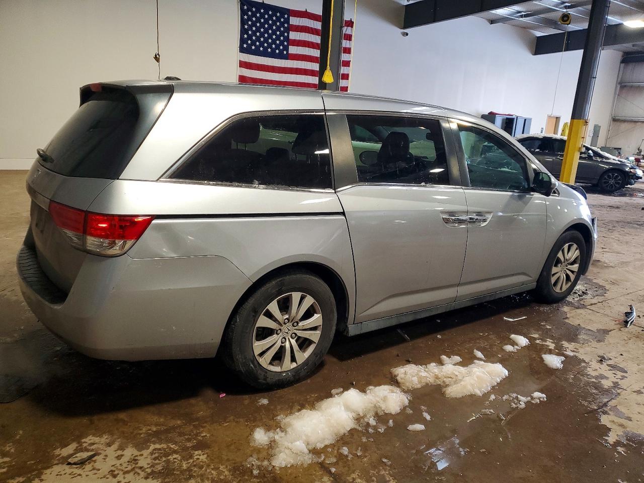 2017 Honda Odyssey VIN 5FNRL5H61HB019724 photo 3