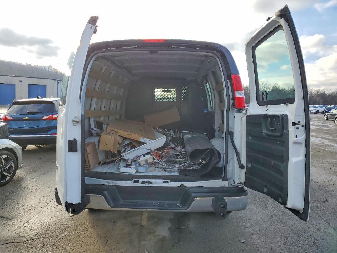2022 GMC Savana VIN 1GTW7AFP5N1168380 photo 10
