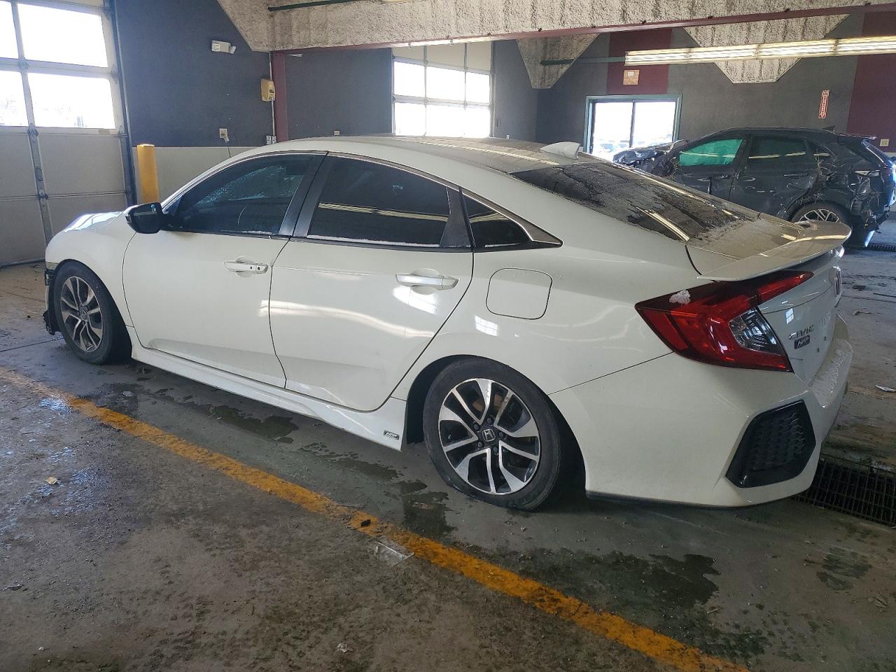 2018 Honda Civic VIN 2HGFC1E59JH700240 photo 2