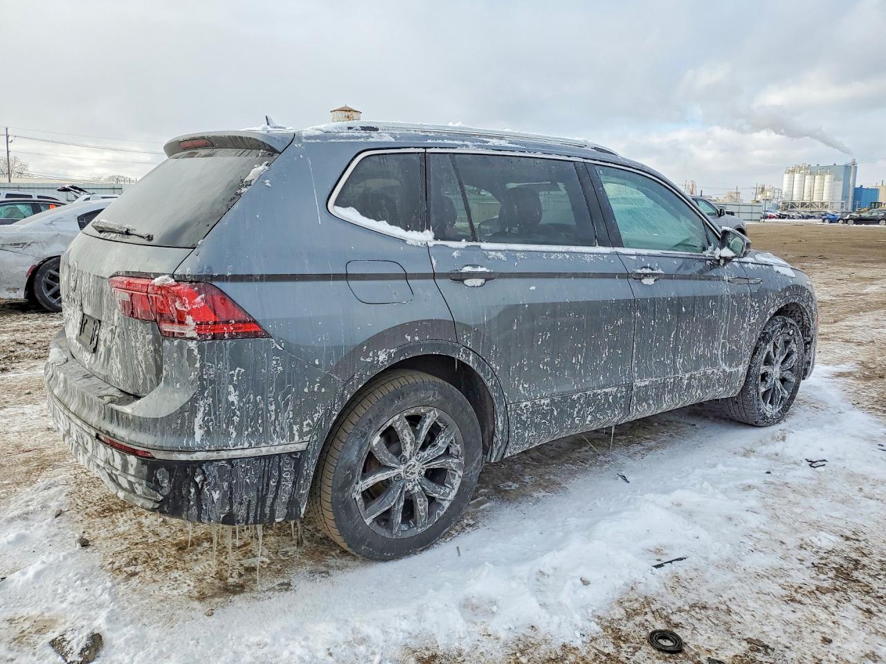 2023 Volkswagen Tiguan VIN 3VVNB7AX3PM074042 photo 3
