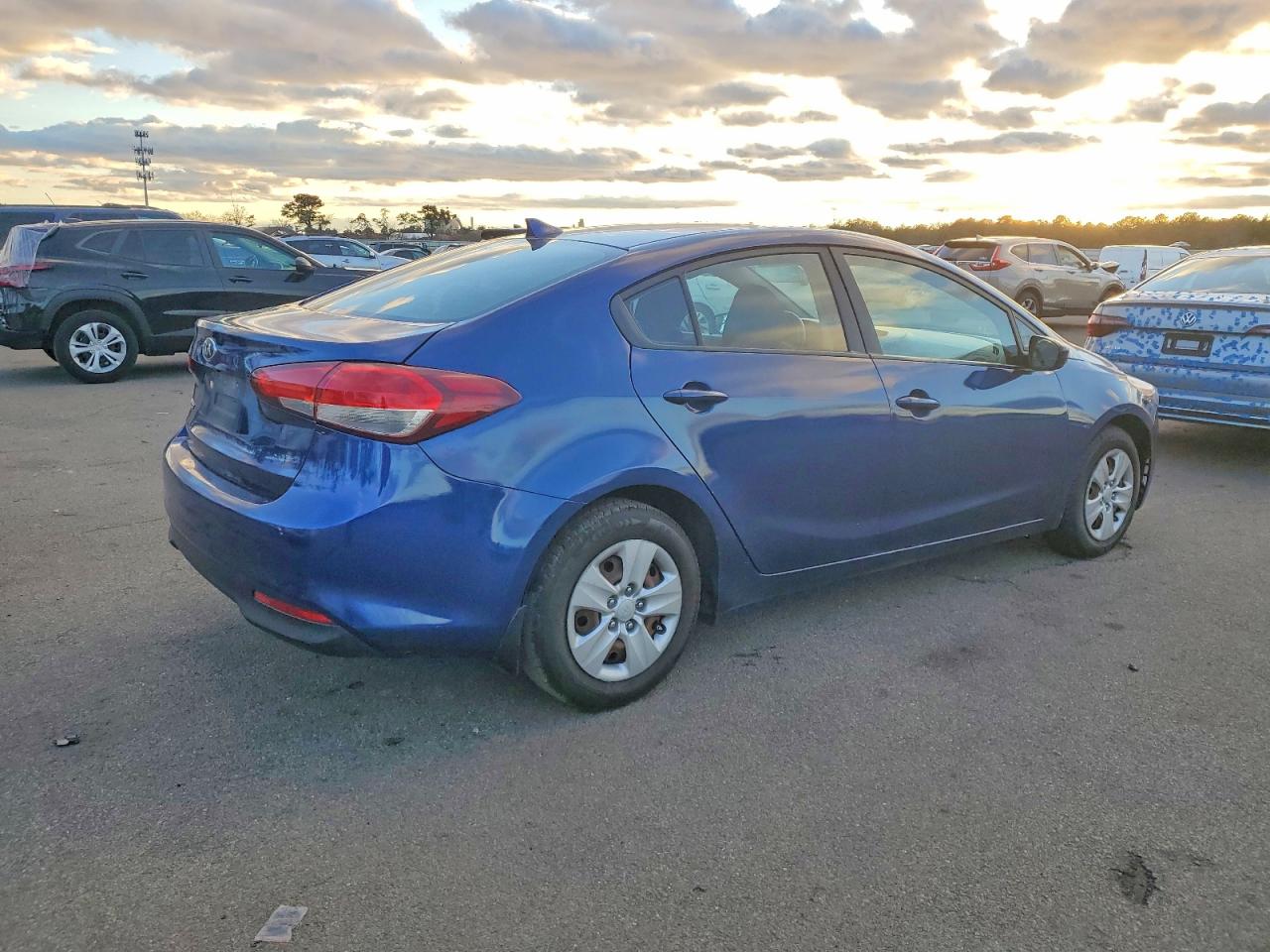 2018 KIA Forte VIN 3KPFK4A73JE271165 photo 3