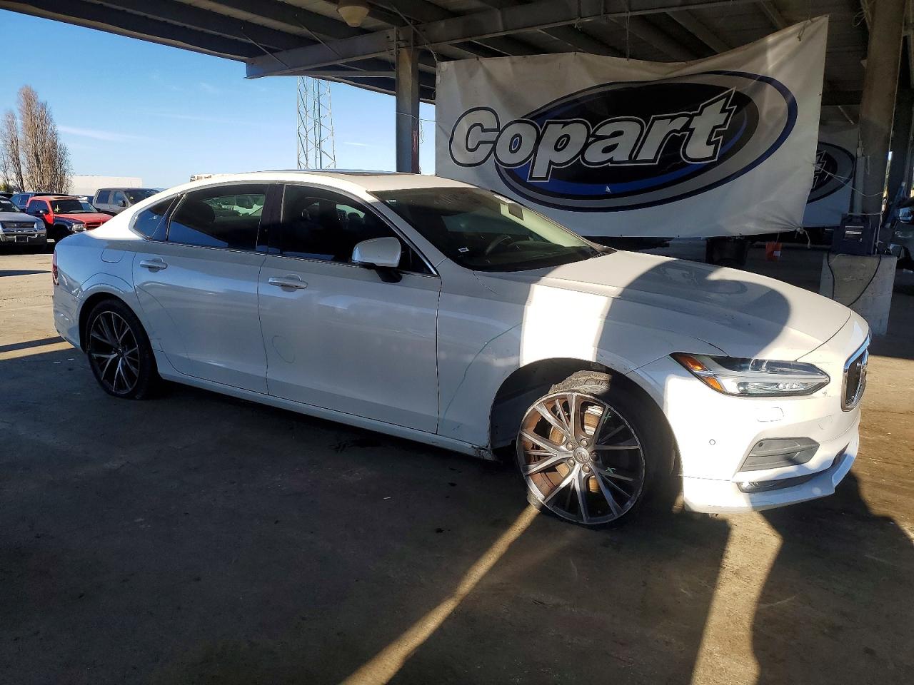2018 Volvo S90 VIN LVY982MK0JP006759 photo 4