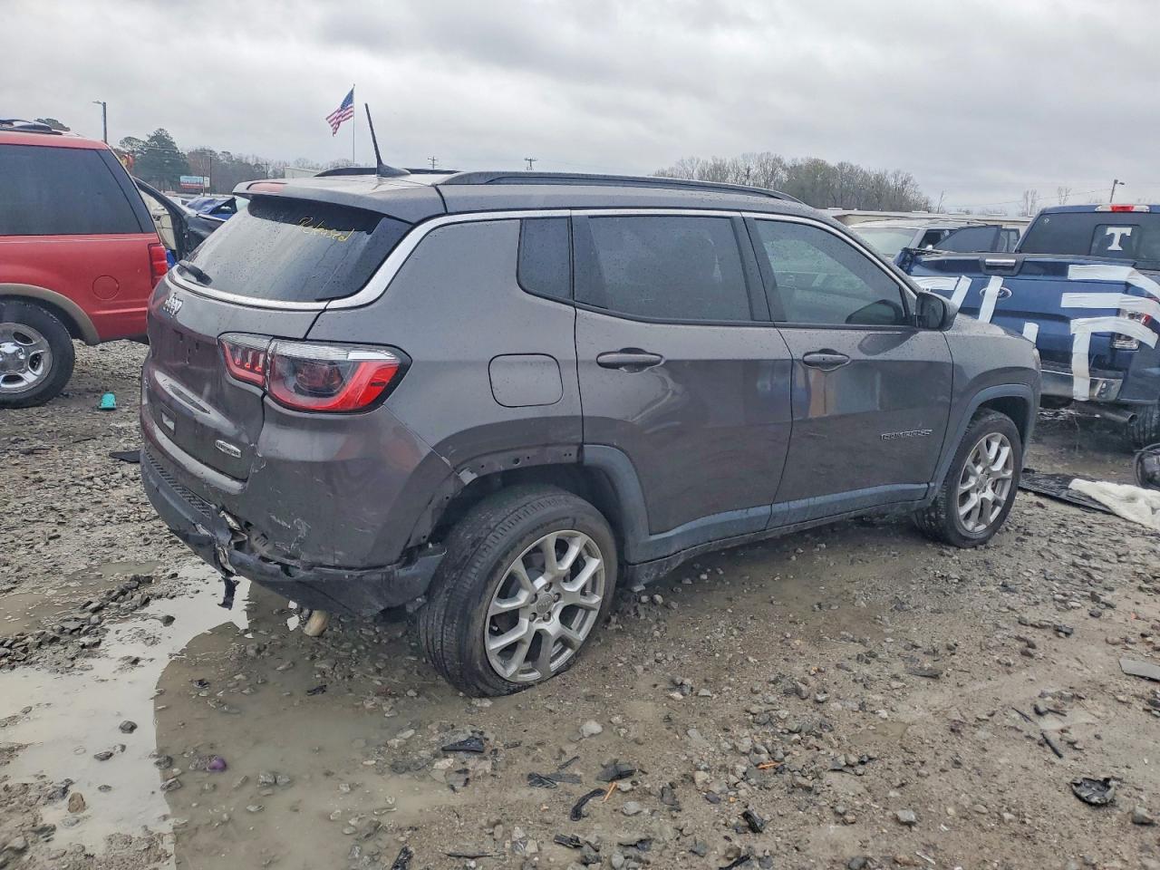 2022 Jeep Compass VIN 3C4NJDFBXNT151652 photo 3