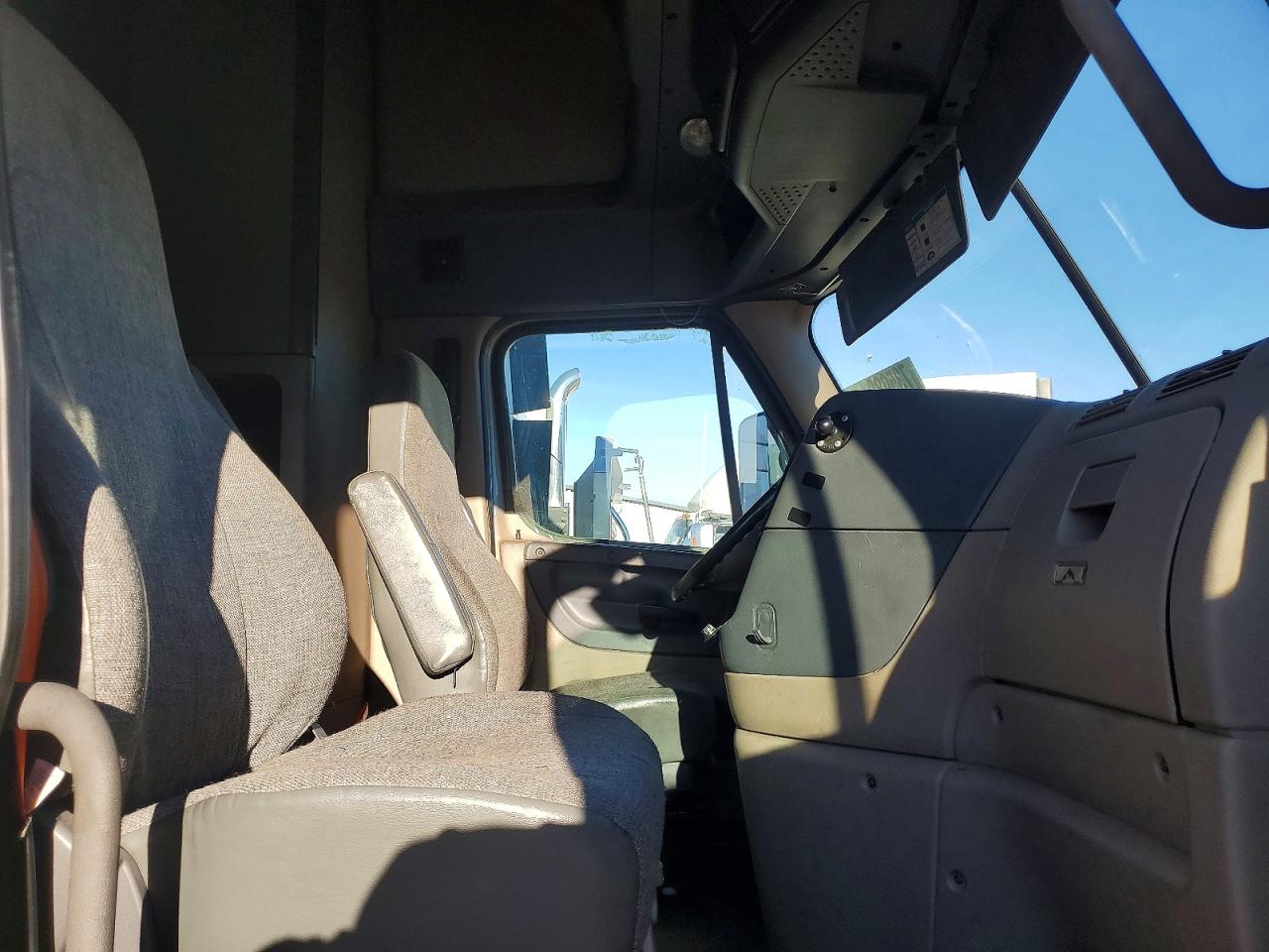 2018 FREIGHTLINER All other VIN 3AKJGLDR6JSHU5121 photo 5