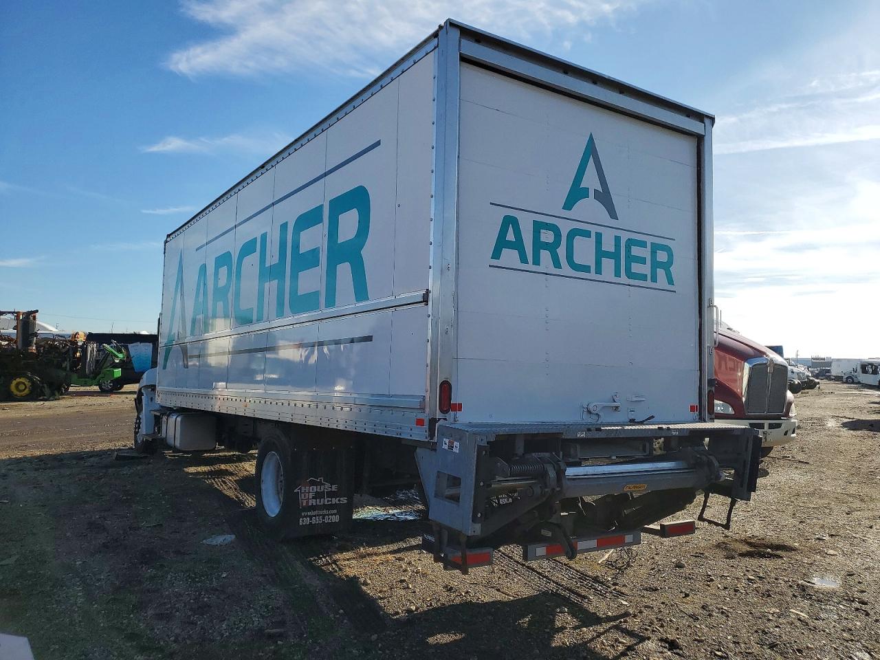 2019 HINO All models VIN 5PVNJ8JVXK4S71641 photo 2