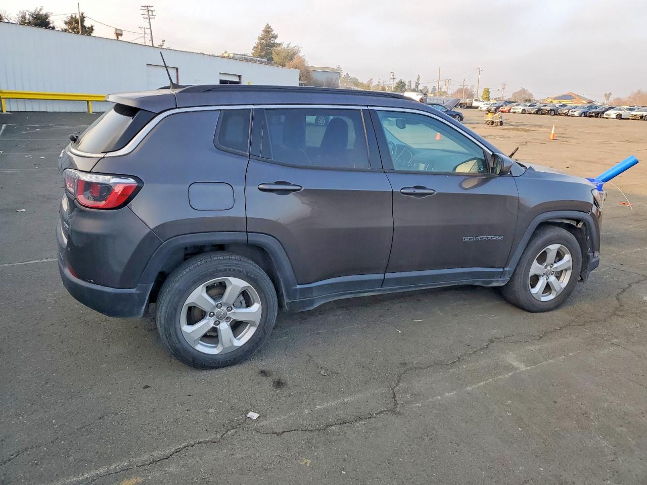 2020 Jeep Compass VIN 3C4NJDBB4LT131982 photo 3
