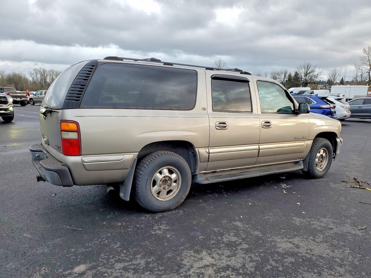 2000 GMC Yukon VIN 3GKFK16T1YG139965 photo 3