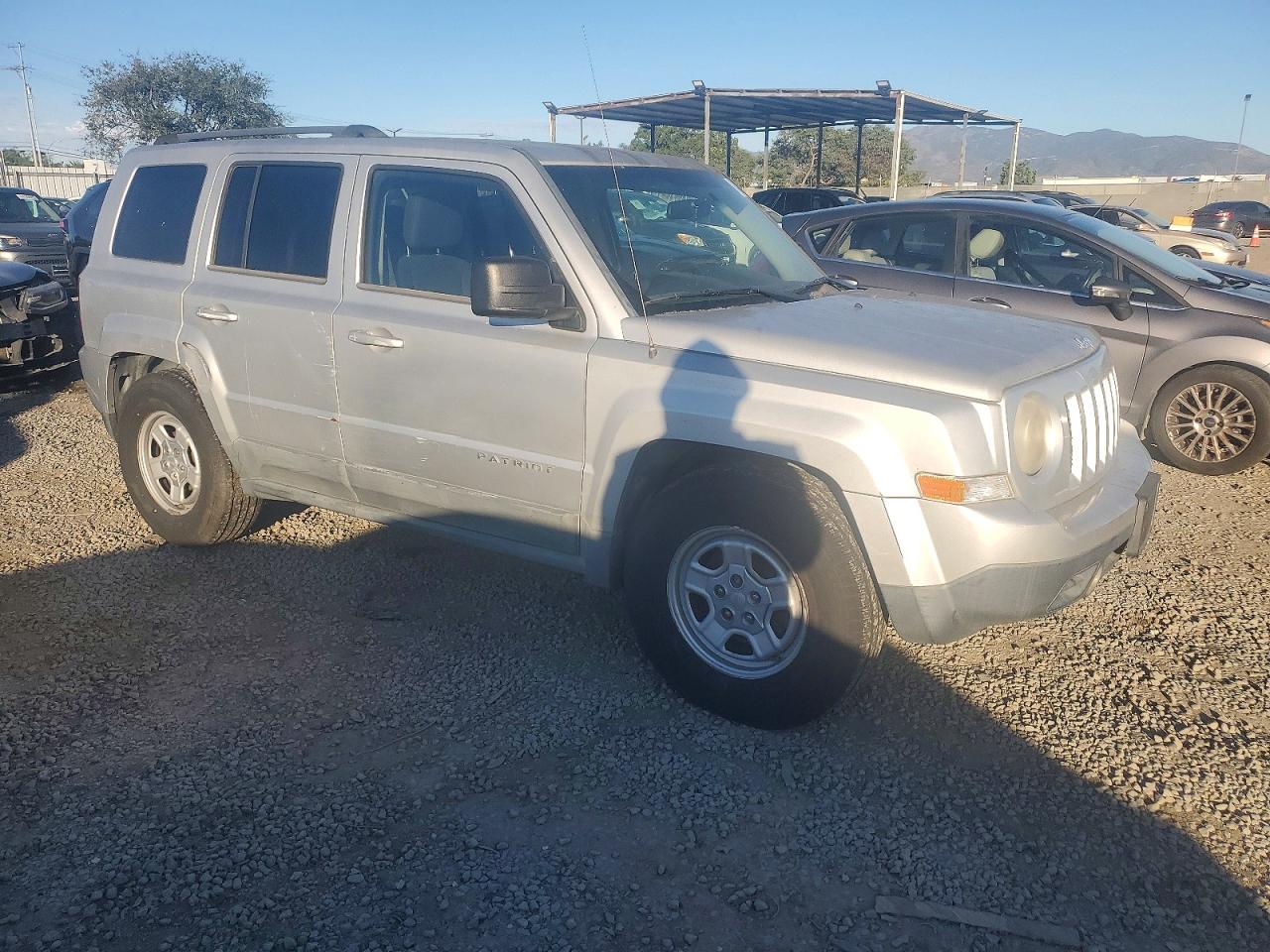 2011 Jeep Patriot VIN 1J4NT1GA2BD170349 photo 4