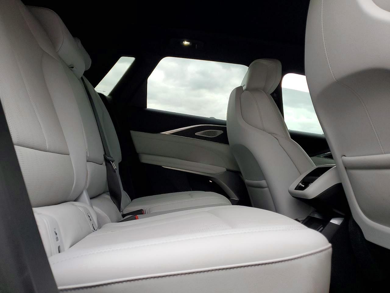 2024 Cadillac Lyriq luxu VIN 1GYKPRRL5RZ123687 photo 11