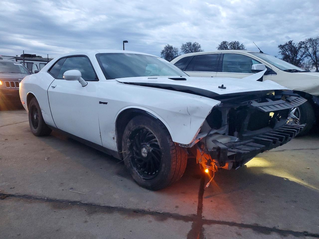 2014 Dodge Challenger VIN 2C3CDYBT4EH231837 photo 4