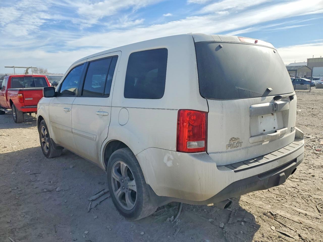 2015 Honda Pilot VIN 5FNYF4H3XFB068372 photo 2