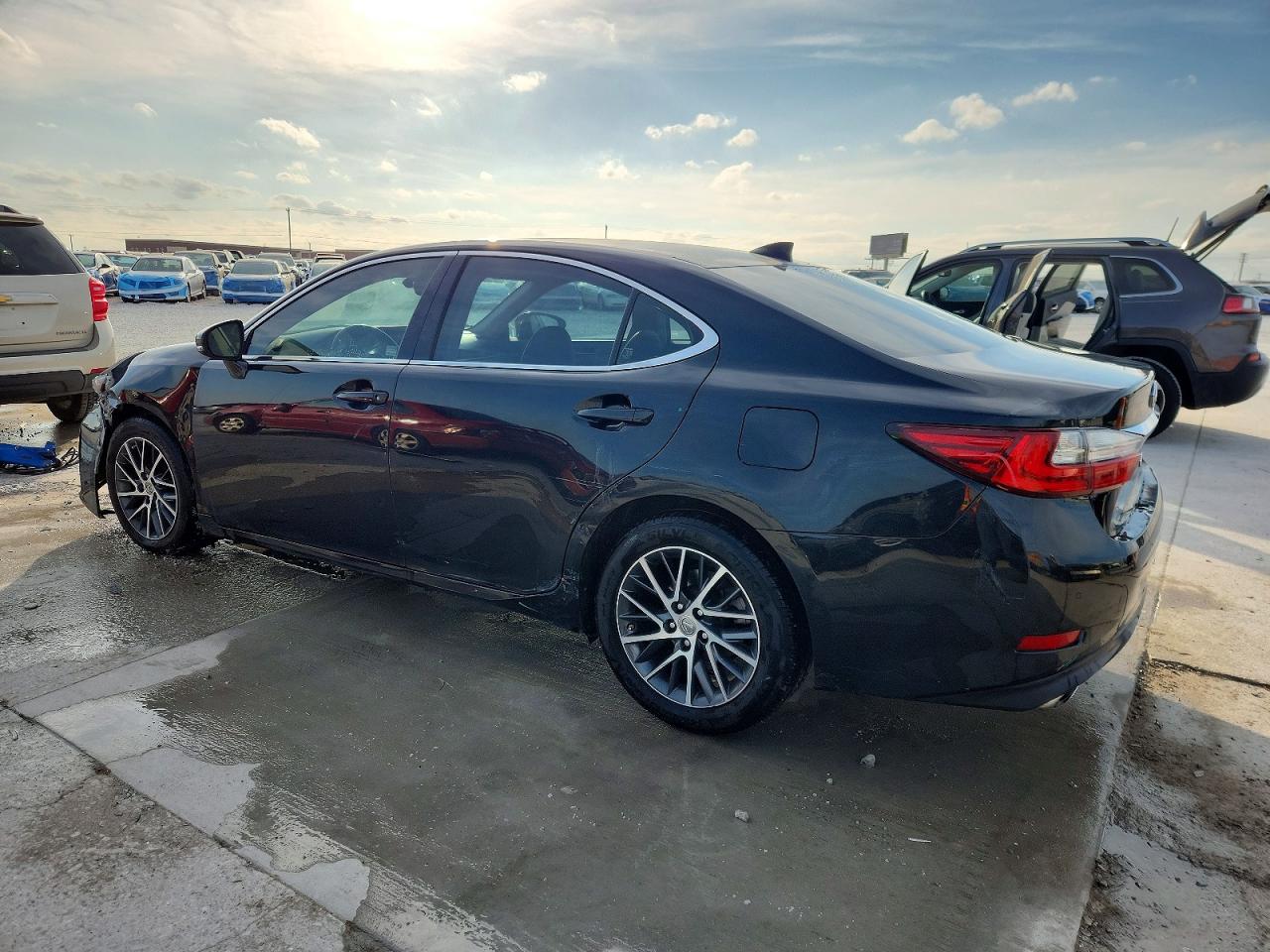 2017 Lexus ES350 VIN 58ABK1GG7HU061818 photo 2