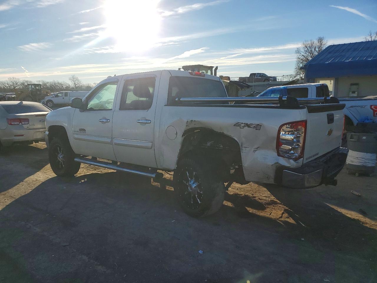 2013 Chevrolet All models VIN 3GCPKSE77DG261296 photo 2