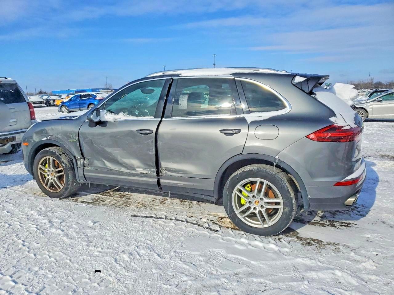 2017 Porsche Cayenne VIN WP1AE2A29HLA74933 photo 2