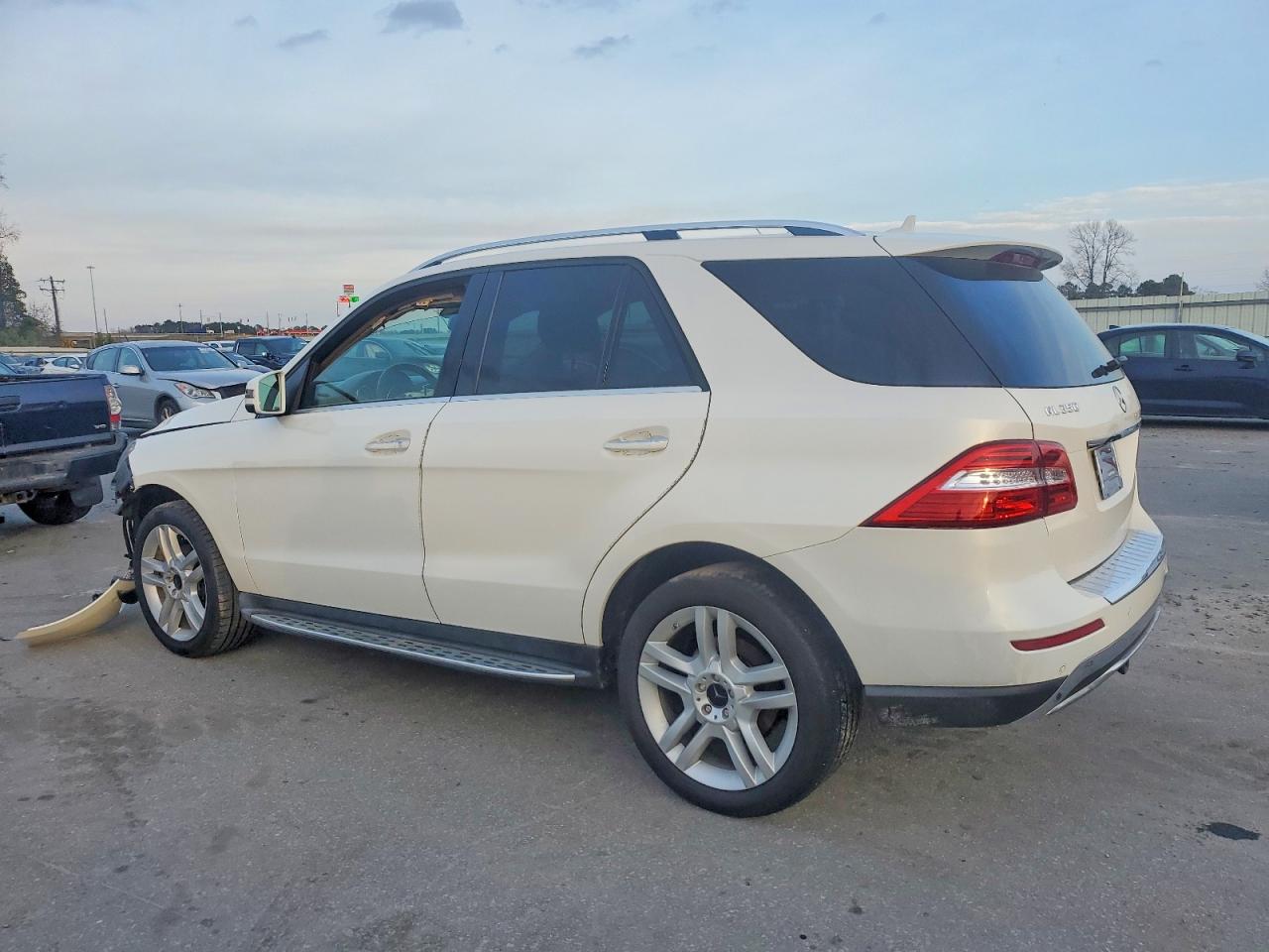 2015 Mercedes-Benz M-class VIN 4JGDA5JB8FA509683 photo 2