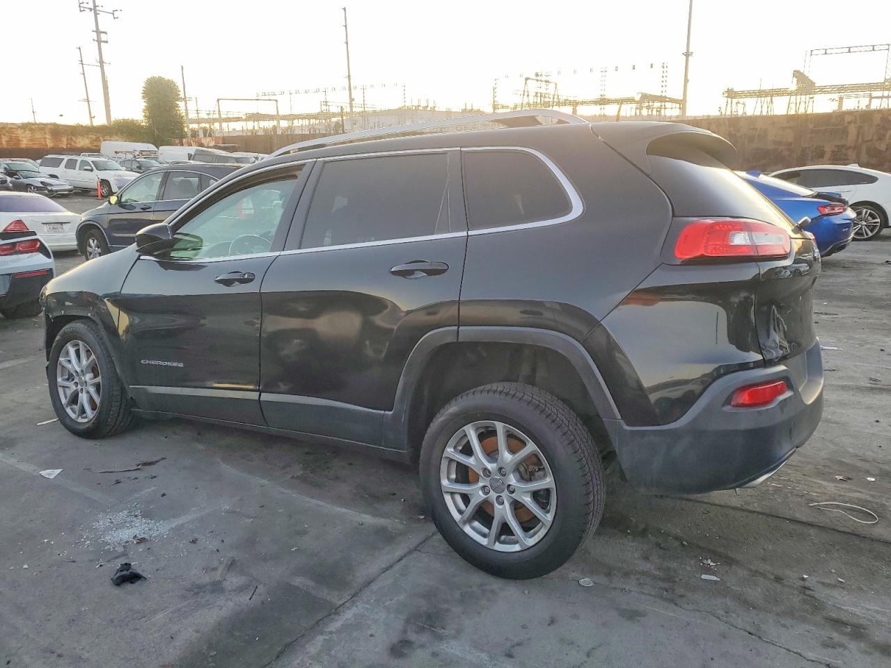2016 Jeep Grand cher VIN 1C4PJLCS8GW206930 photo 2