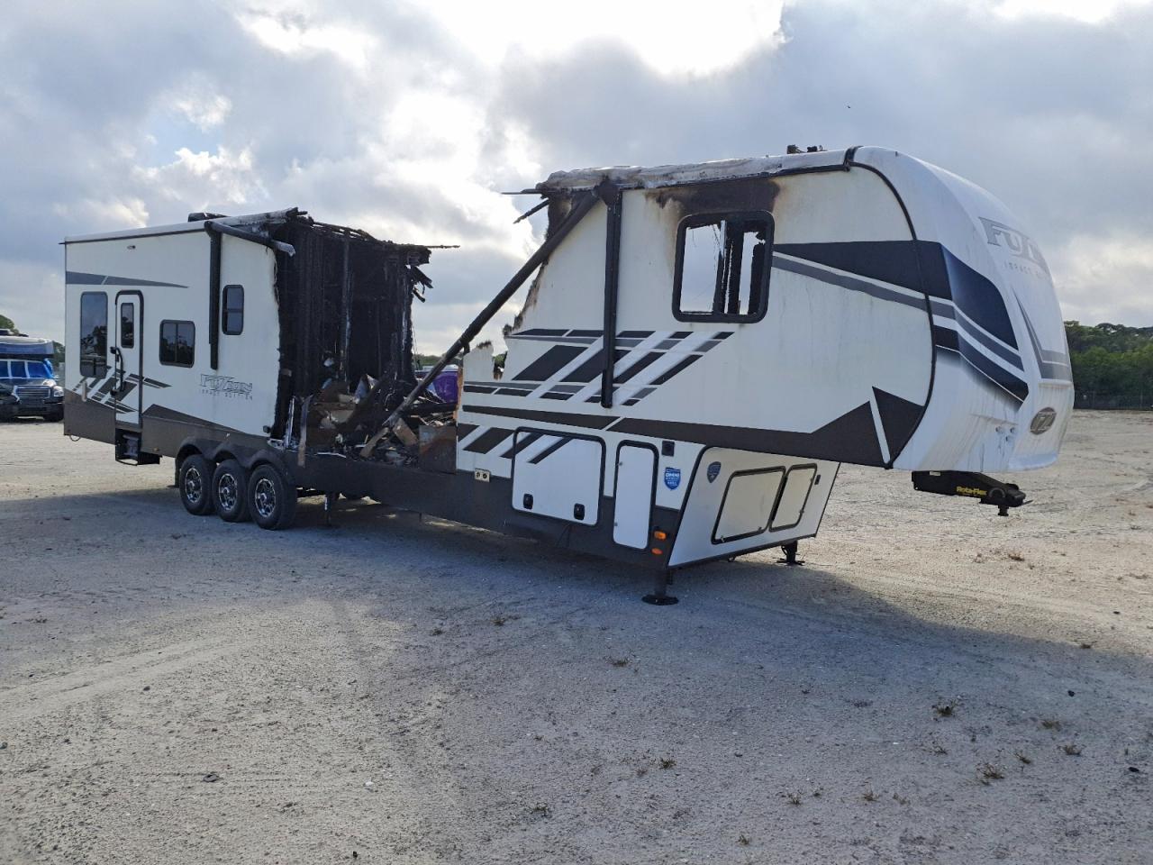 2022 DUTCHMAN Impact VIN 4YDF1PV30NF815447 photo 1