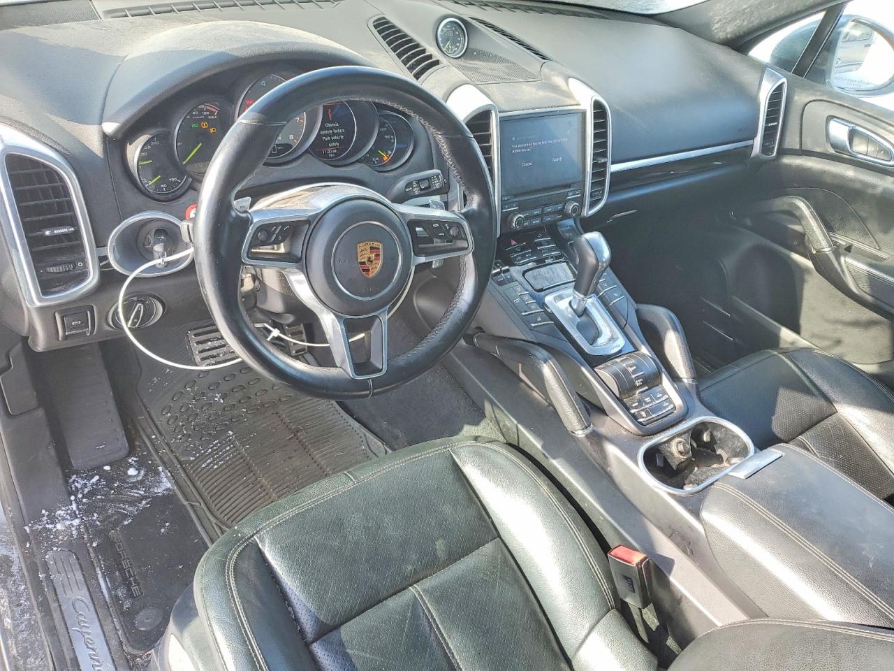 2017 Porsche Cayenne VIN WP1AE2A29HLA74933 photo 8
