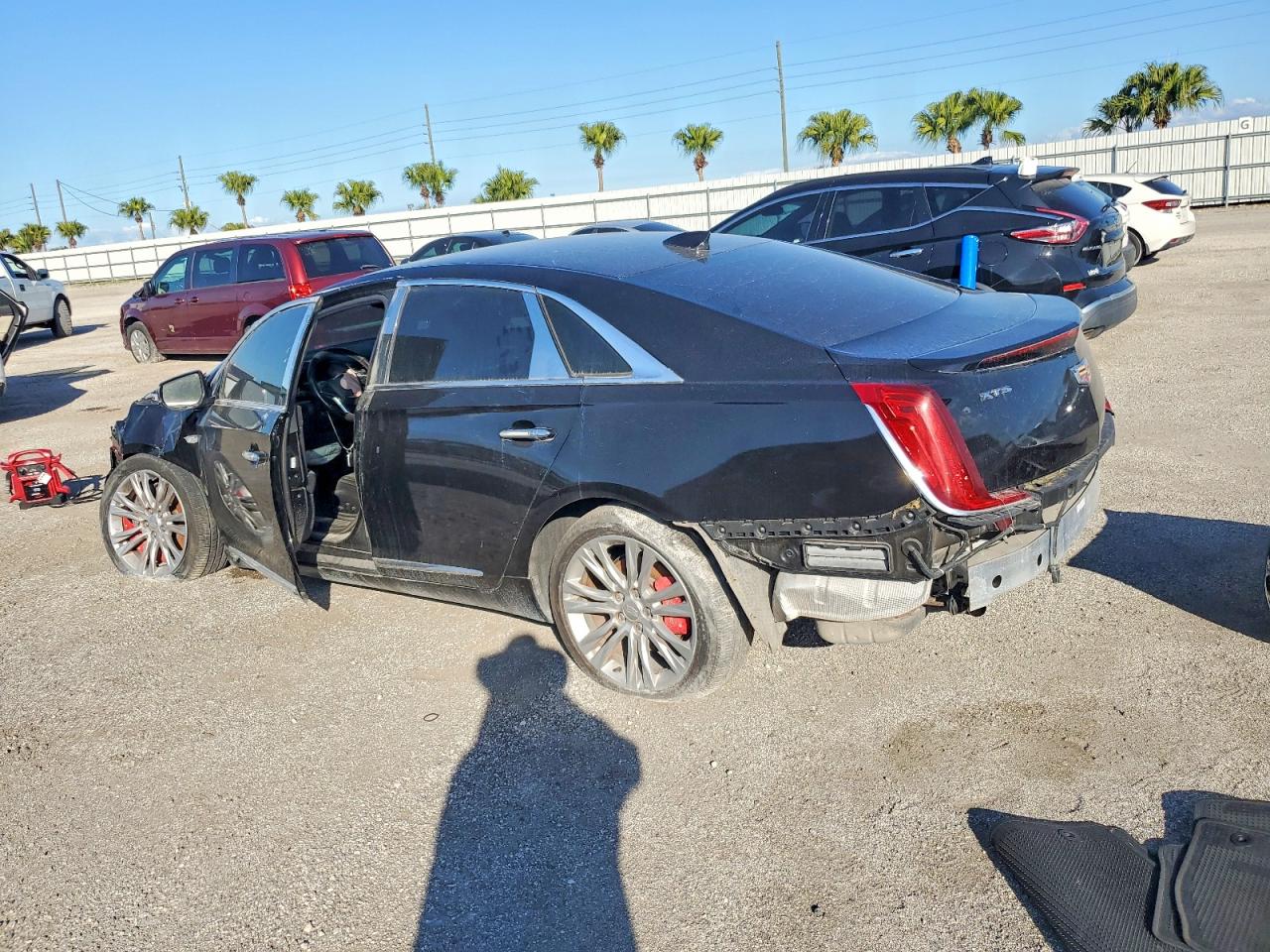 2018 Cadillac Xts VIN 2G61M5S36J9117797 photo 2