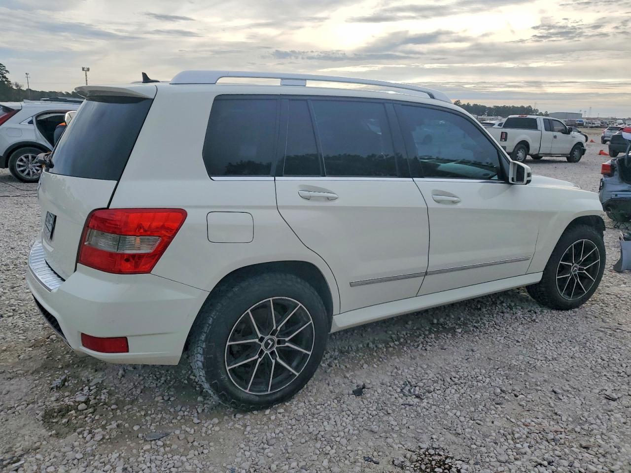 2012 Mercedes-Benz Glk-class VIN WDCGG5GB1CF828410 photo 3