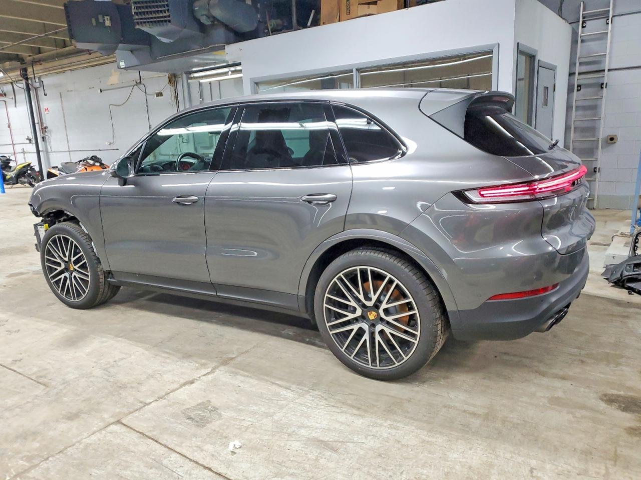2024 PORSCHE Cayenne VIN WP1AA2AY1RDA14527 photo 2