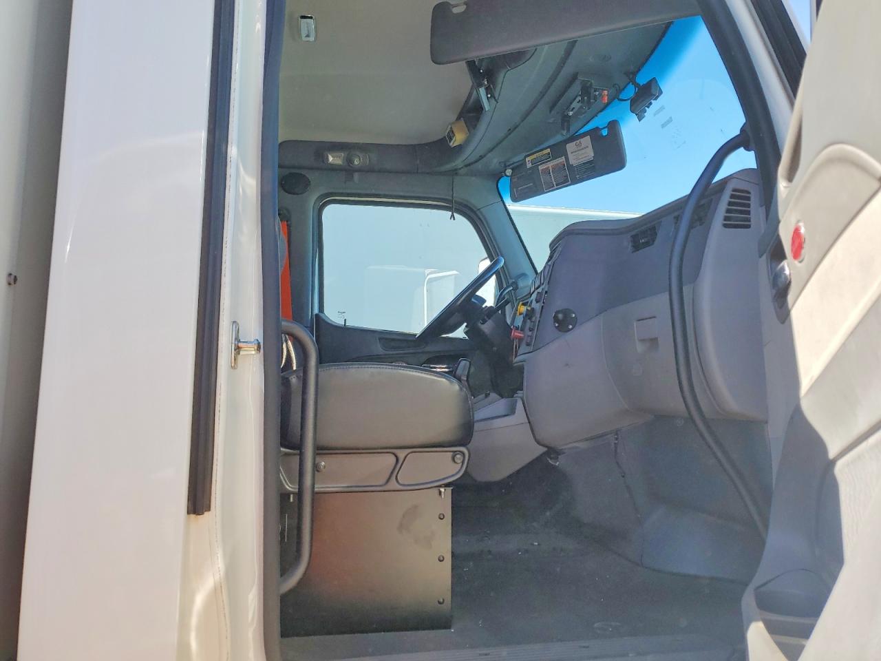 2017 PETERBILT All models VIN 1NPBAH8XXHD421470 photo 6