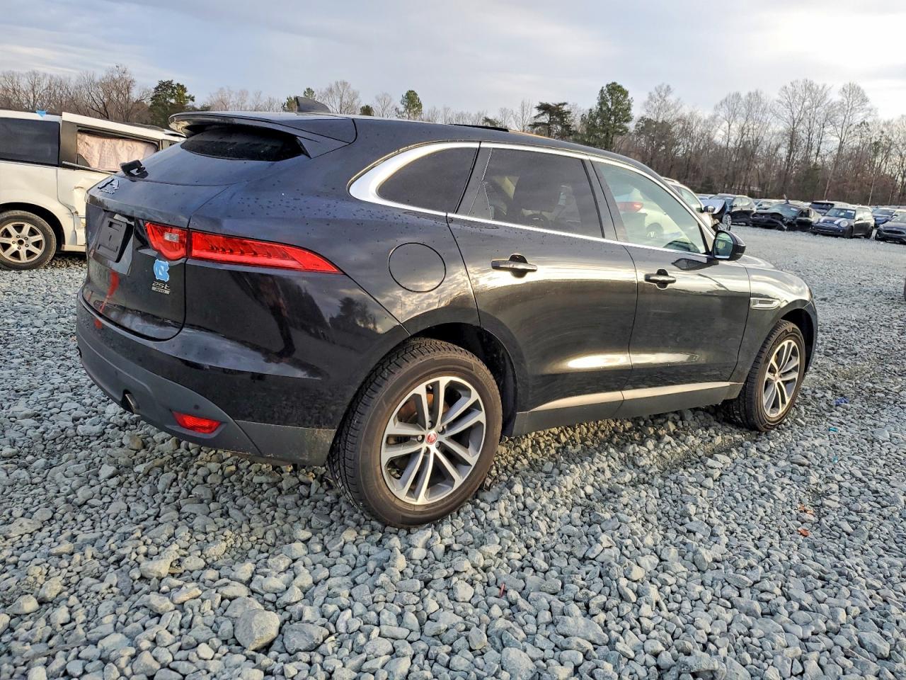 2020 Jaguar F-pace VIN SADCJ2FX3LA625036 photo 3