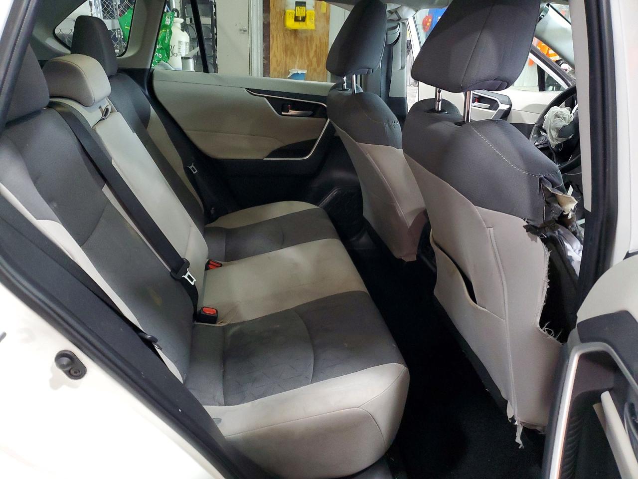 2024 Toyota Rav4 VIN 2T3P1RFV4RC395930 photo 10