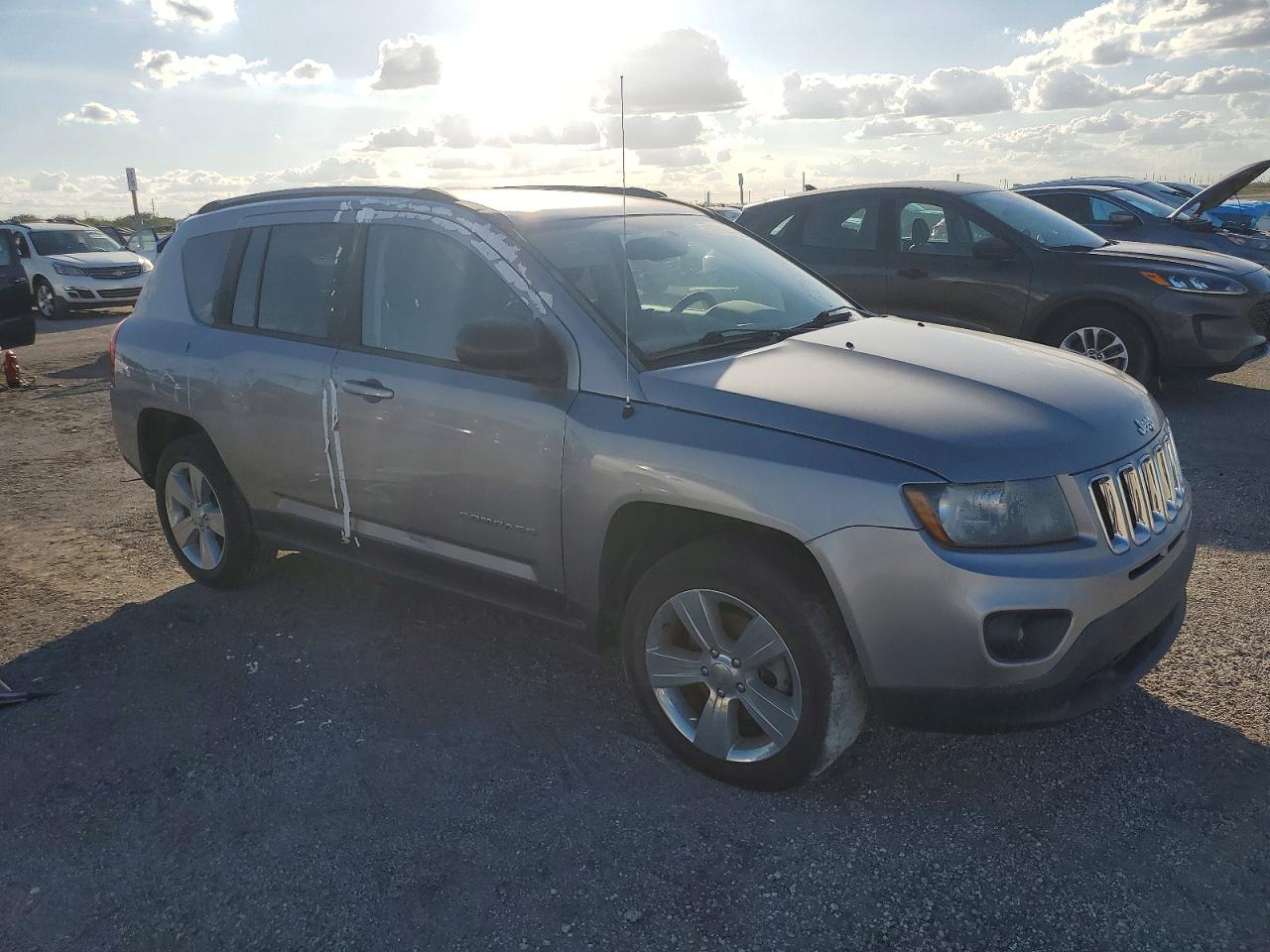2016 Jeep Compass VIN 1C4NJCBA3GD611556 photo 4