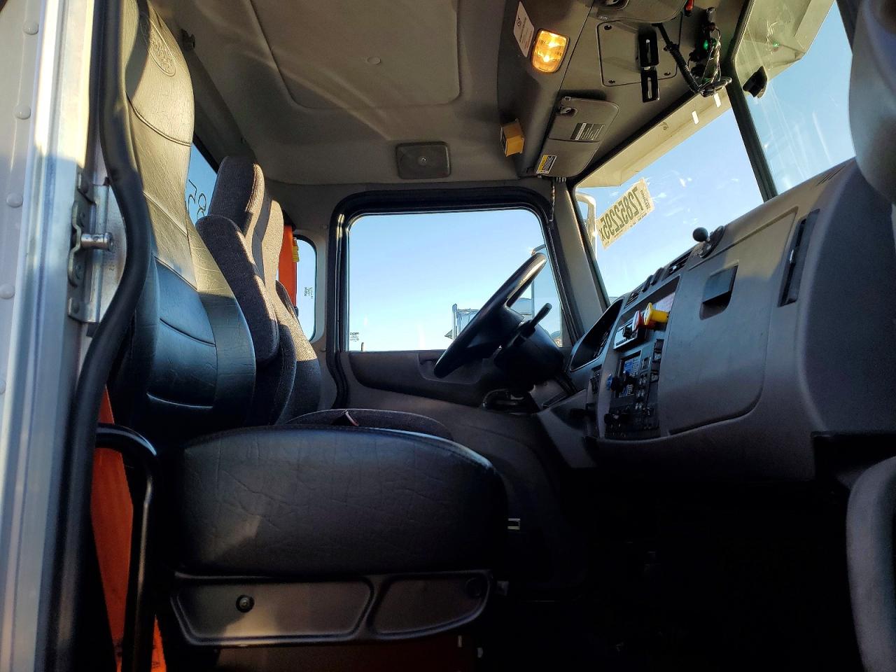 2017 PETERBILT All models VIN 1NP3A28X7HD421511 photo 3