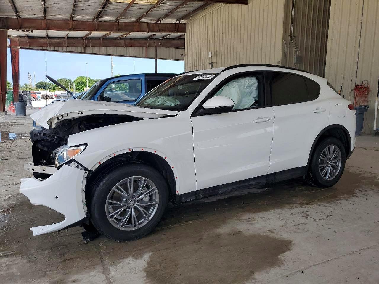 2022 Alfa Stelvio VIN ZASPAJAN5N7D28208 photo 1