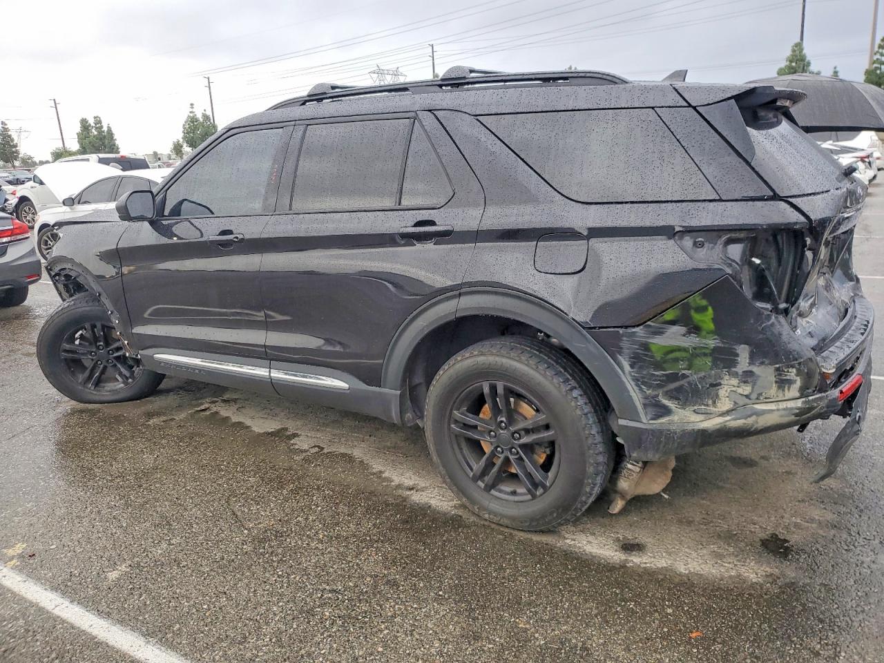 2024 Ford Explorer VIN 1FMSK8DH2RGA05606 photo 2