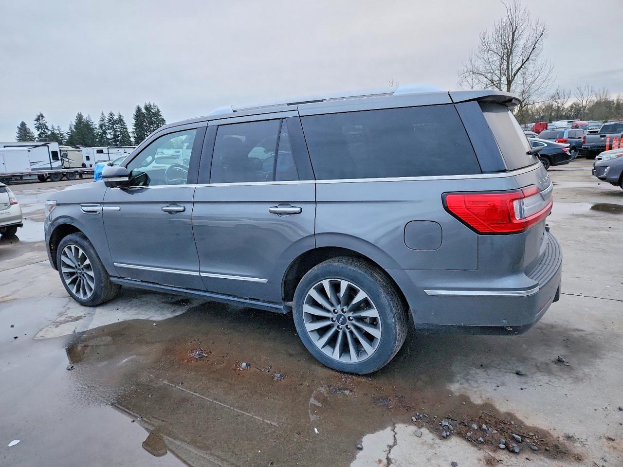 2021 Lincoln Navigator VIN 5LMJJ2LT1MEL15216 photo 2