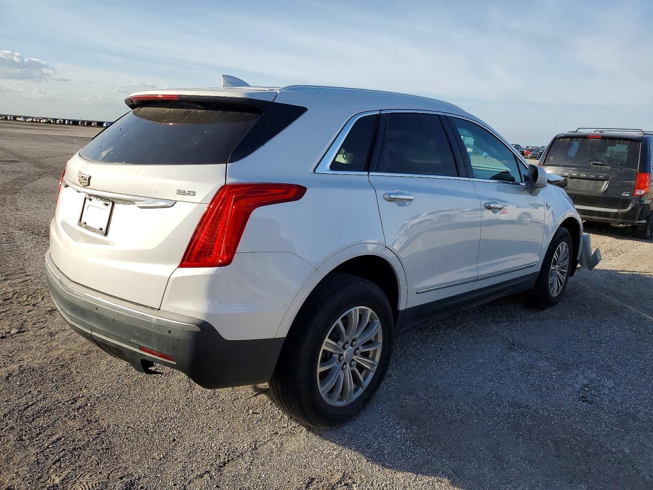 2018 Cadillac Xt5 VIN 1GYKNCRS8JZ182473 photo 3