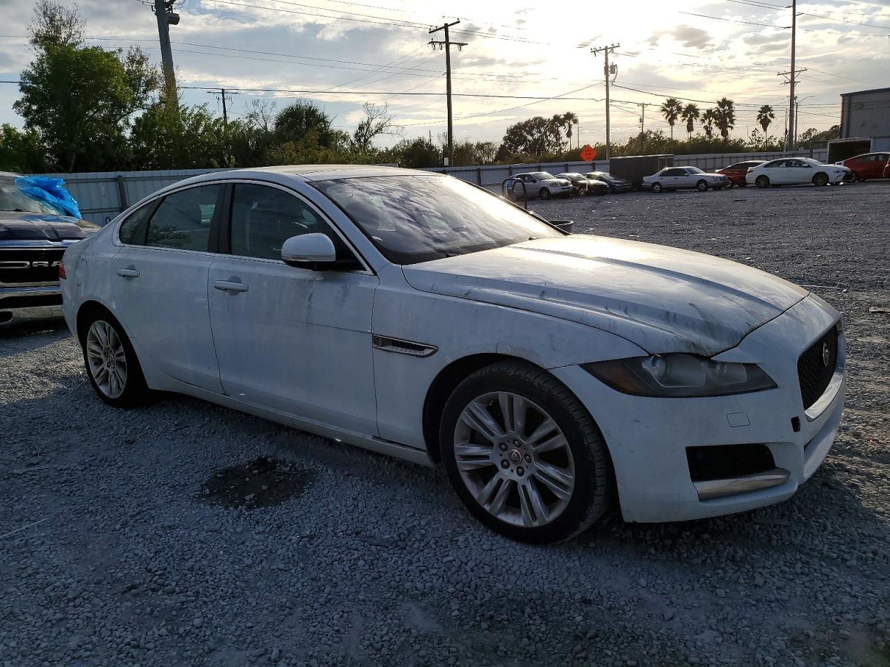 2017 Jaguar Xf VIN SAJBR4BV0HCY46610 photo 4