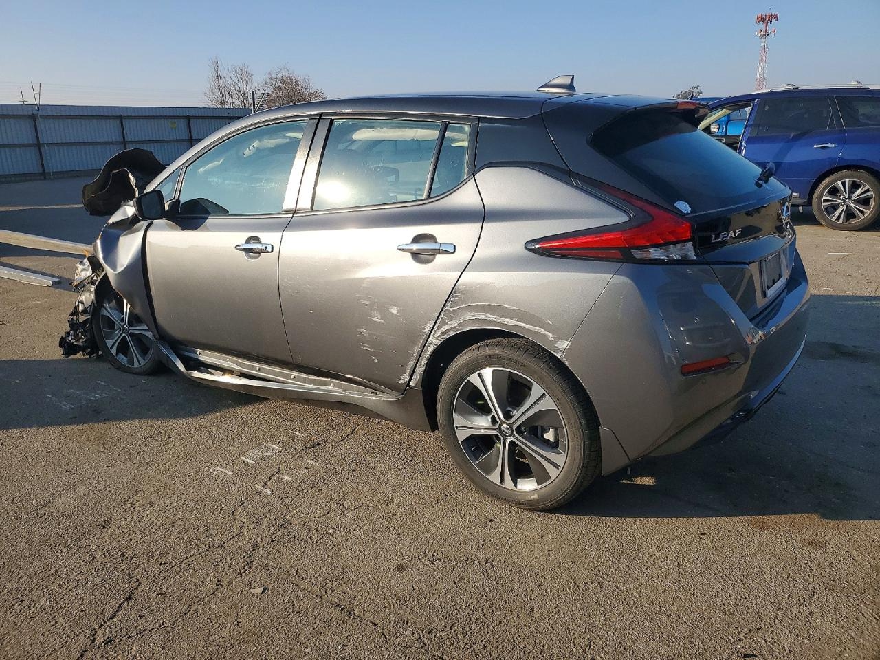 2020 Nissan Leaf VIN 1N4AZ1CP3LC308894 photo 2