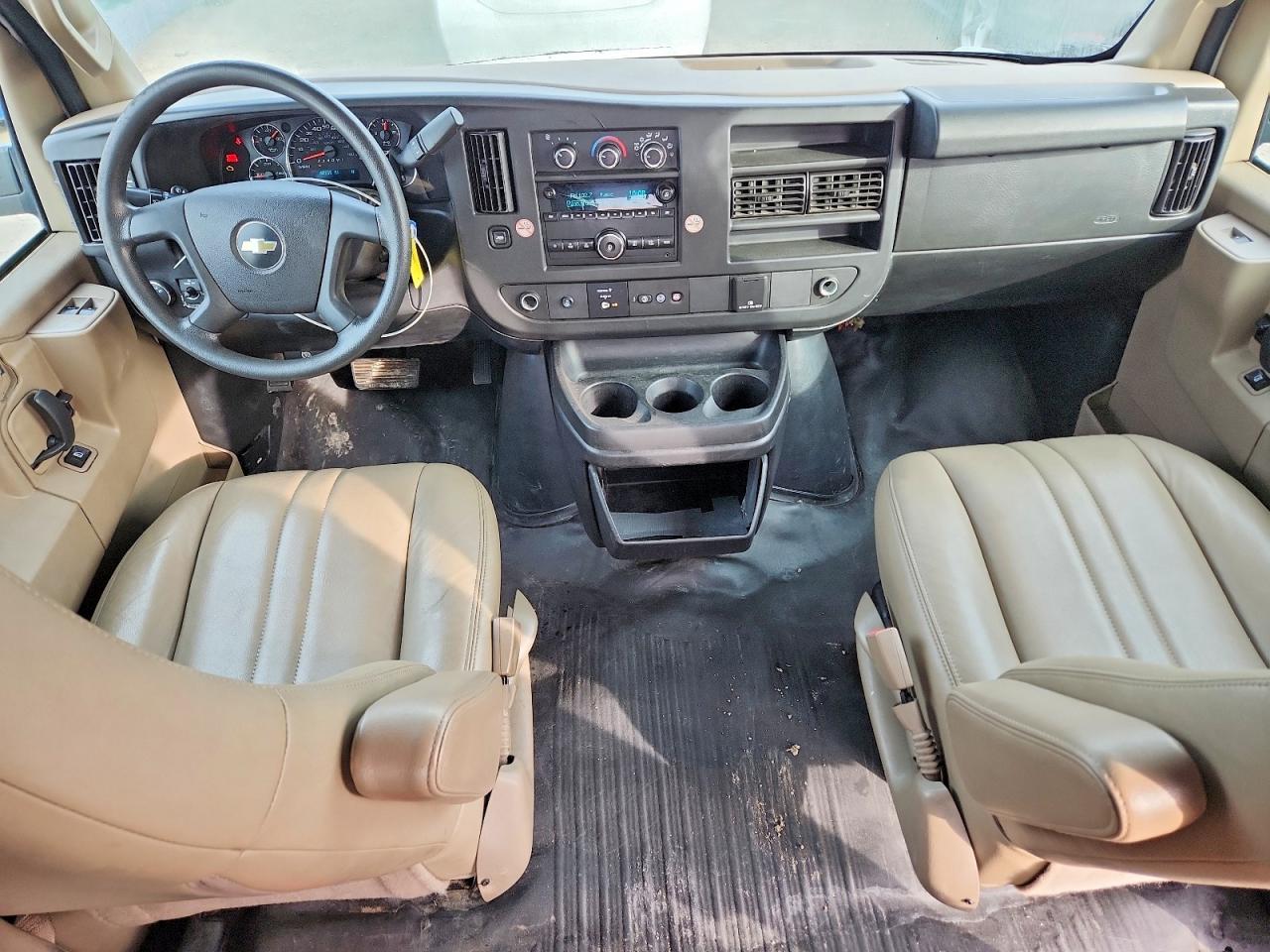 2019 Chevrolet Express VIN 1GCWGAFP1K1162250 photo 8