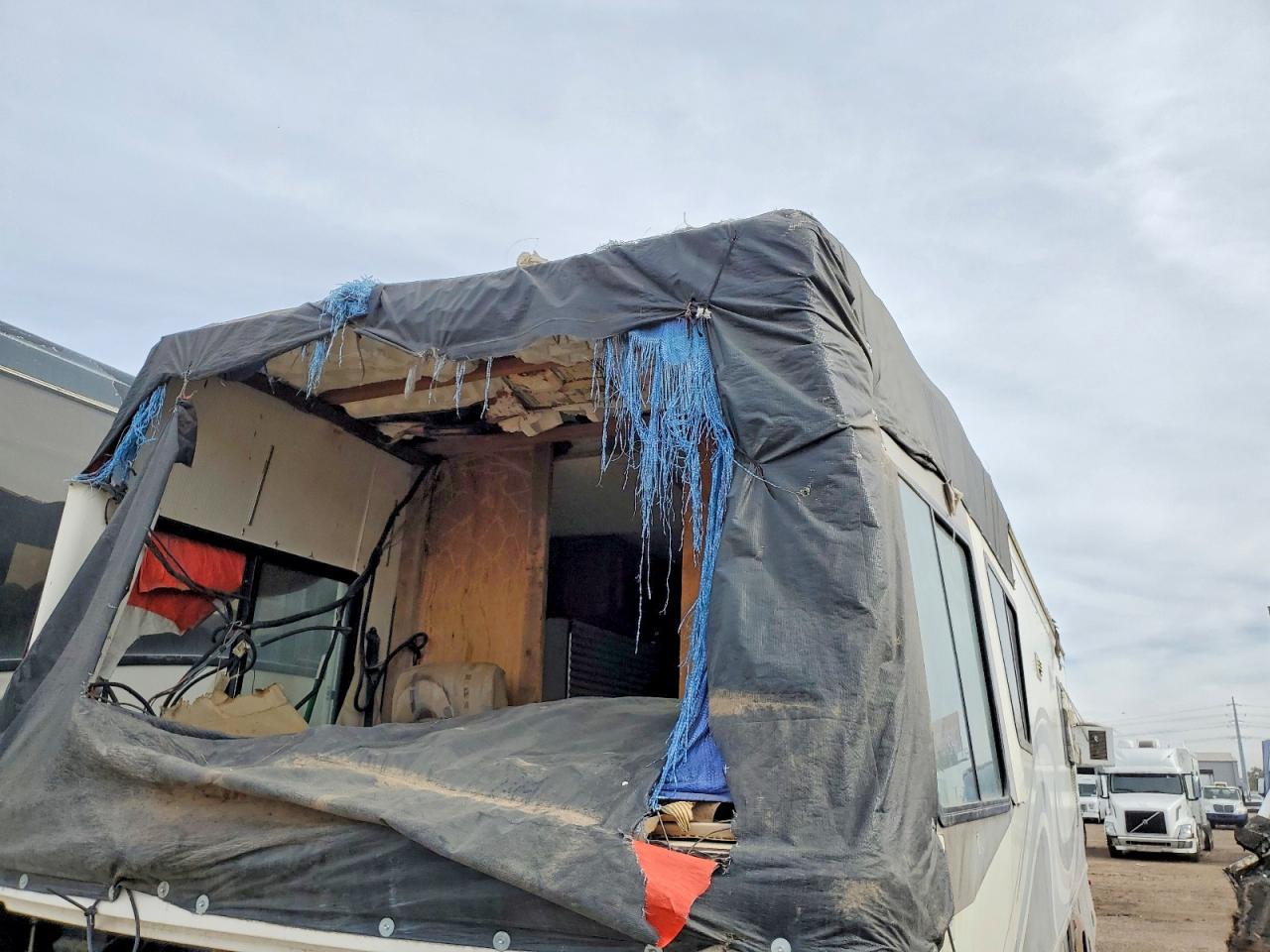 2000 Workhorse Motorhome VIN 5B4LP37J0Y3320332 photo 9