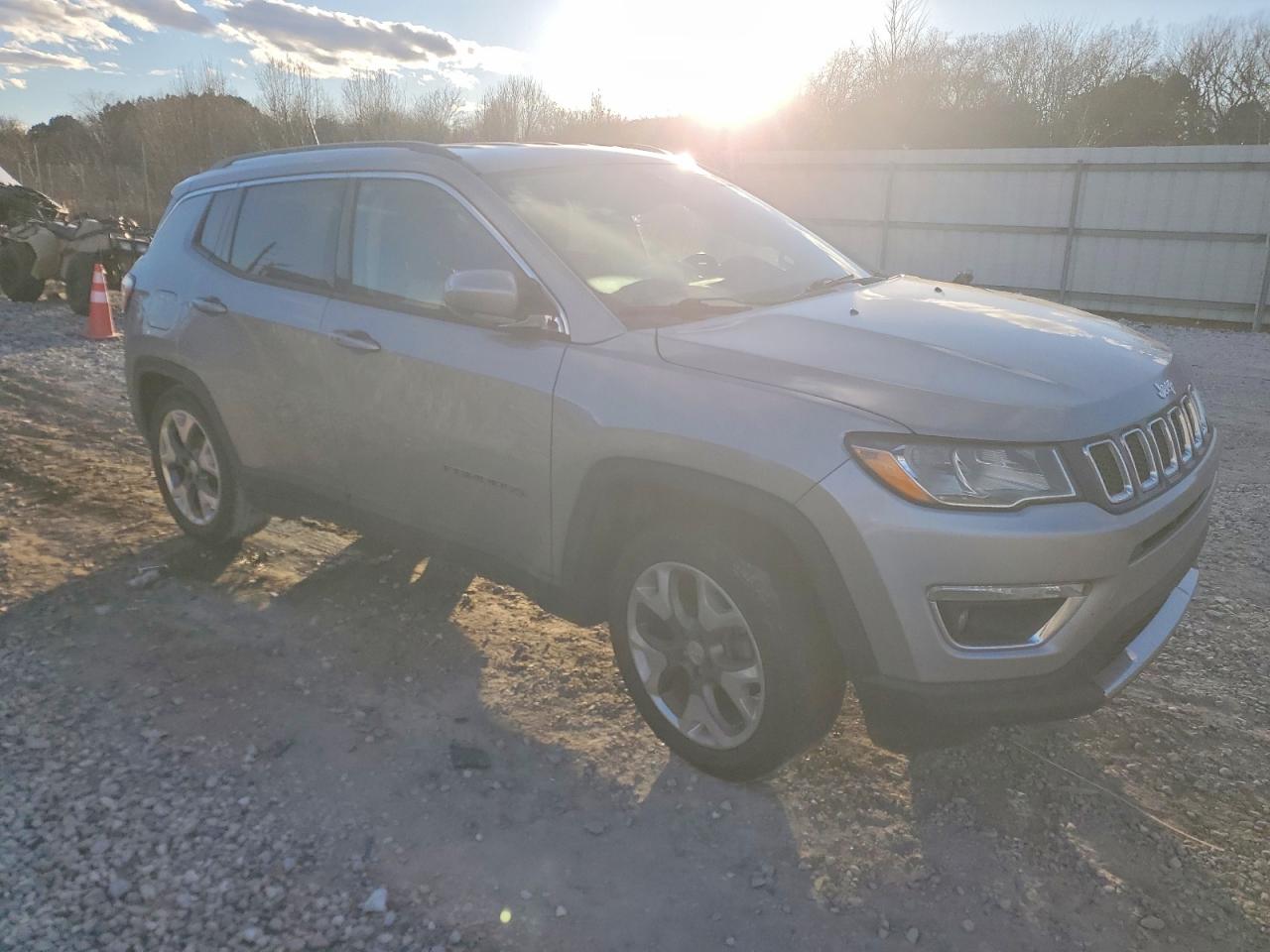 2020 Jeep Compass VIN 3C4NJCCB7LT122556 photo 4