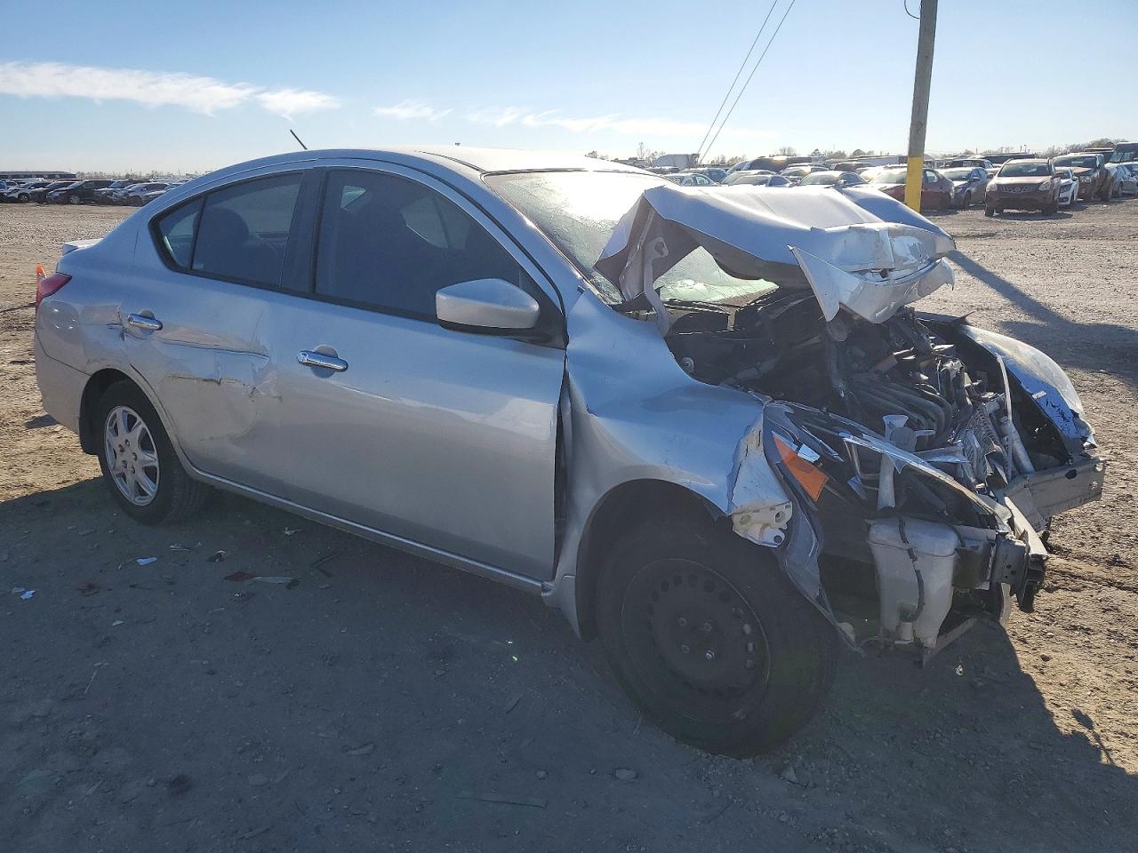 2018 Niss Versa VIN 3N1CN7AP3JL818770 photo 4