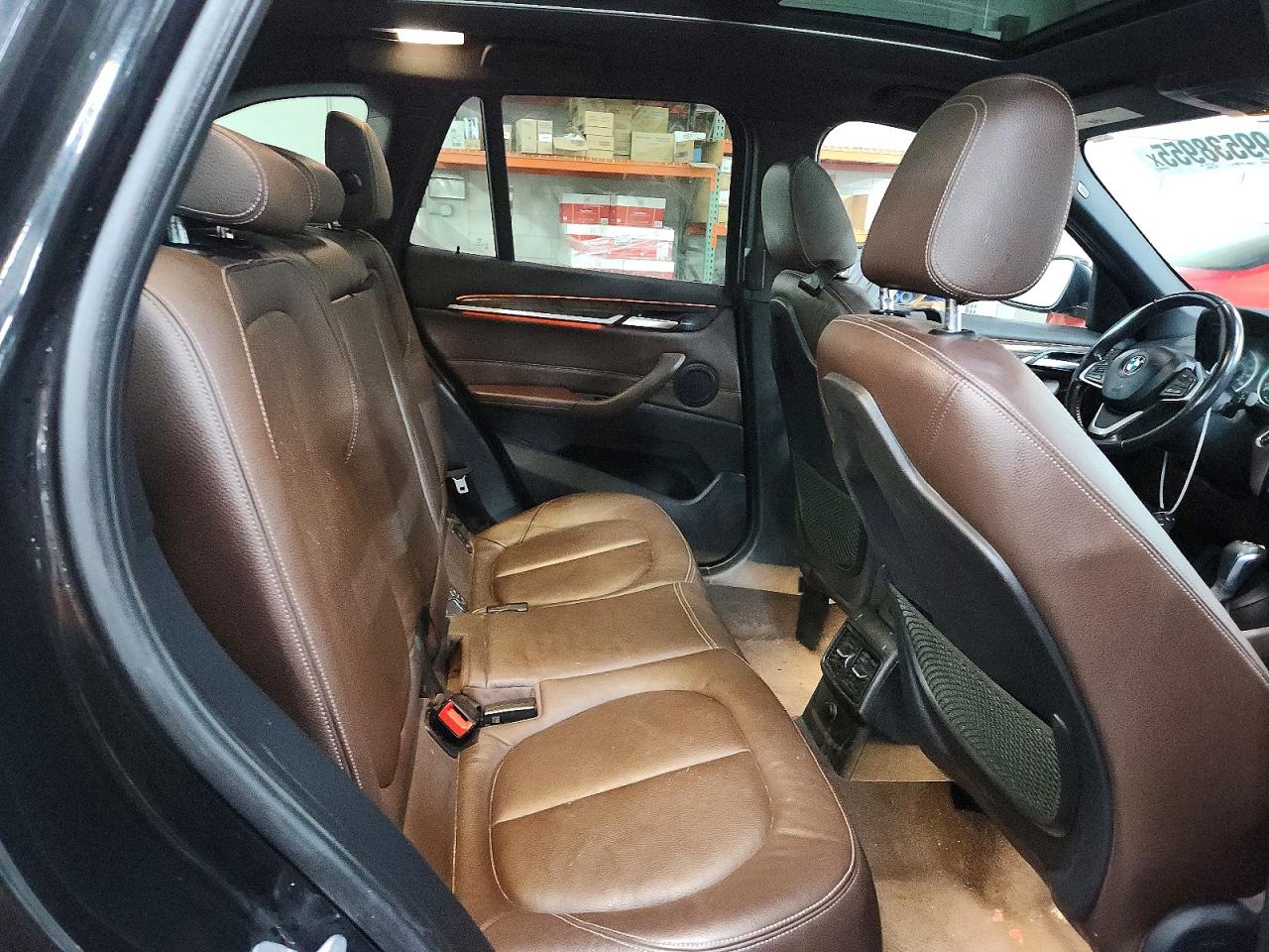 2018 BMW X1 VIN WBXHT3C31J5F92200 photo 11