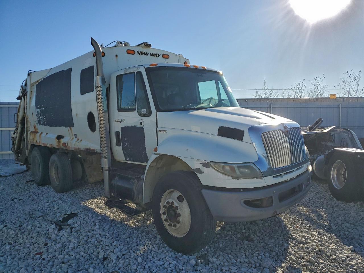 2011 International 4000 serie VIN 1HTMKAAN6BH291414 photo 1
