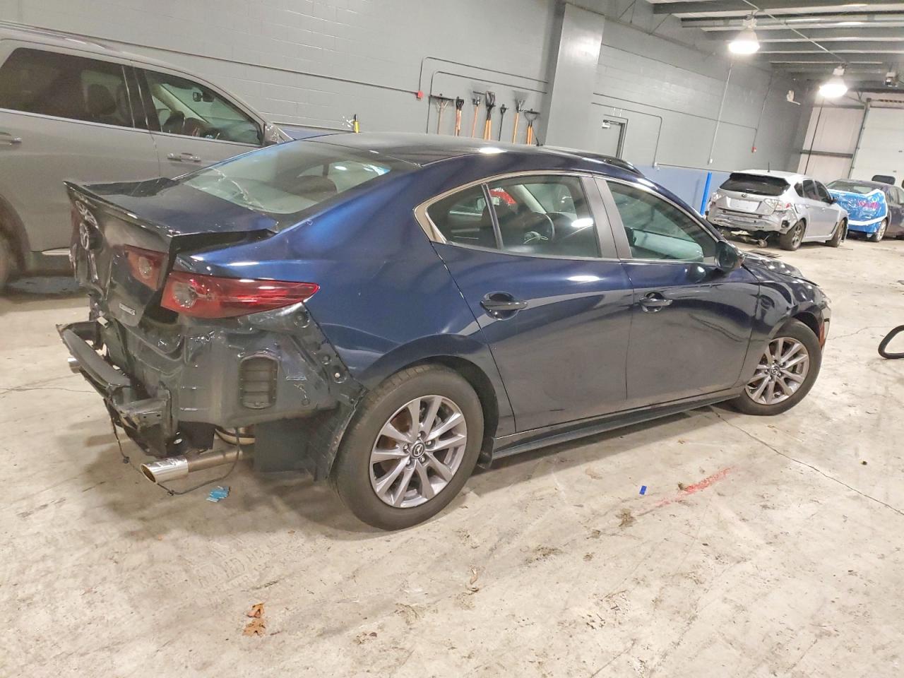 2021 Mazda 3 VIN 3MZBPAAL3MM201460 photo 3