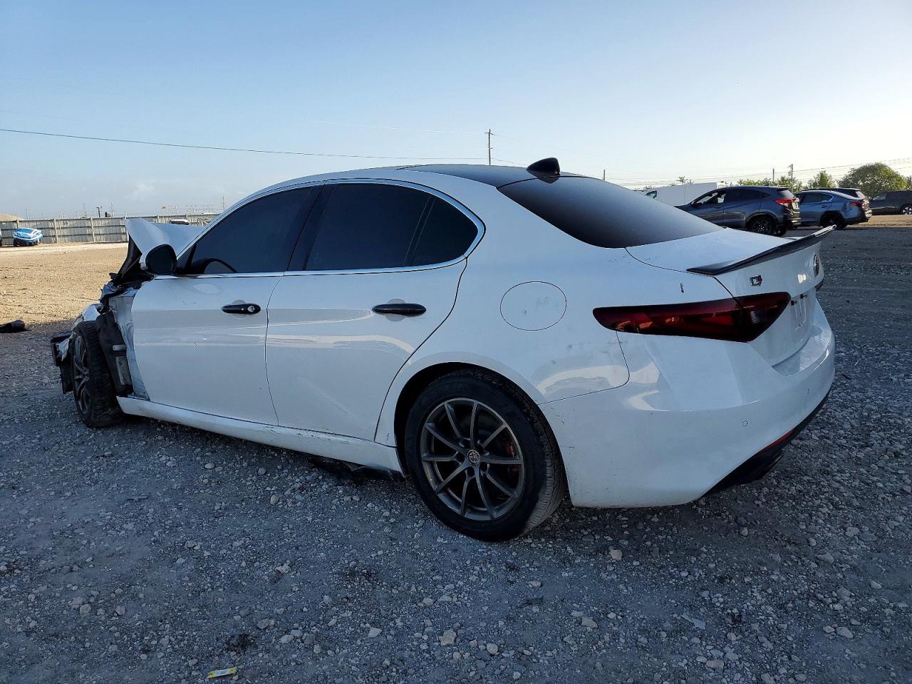 2018 Alfa Giulia VIN ZARFAEDN1J7573529 photo 2