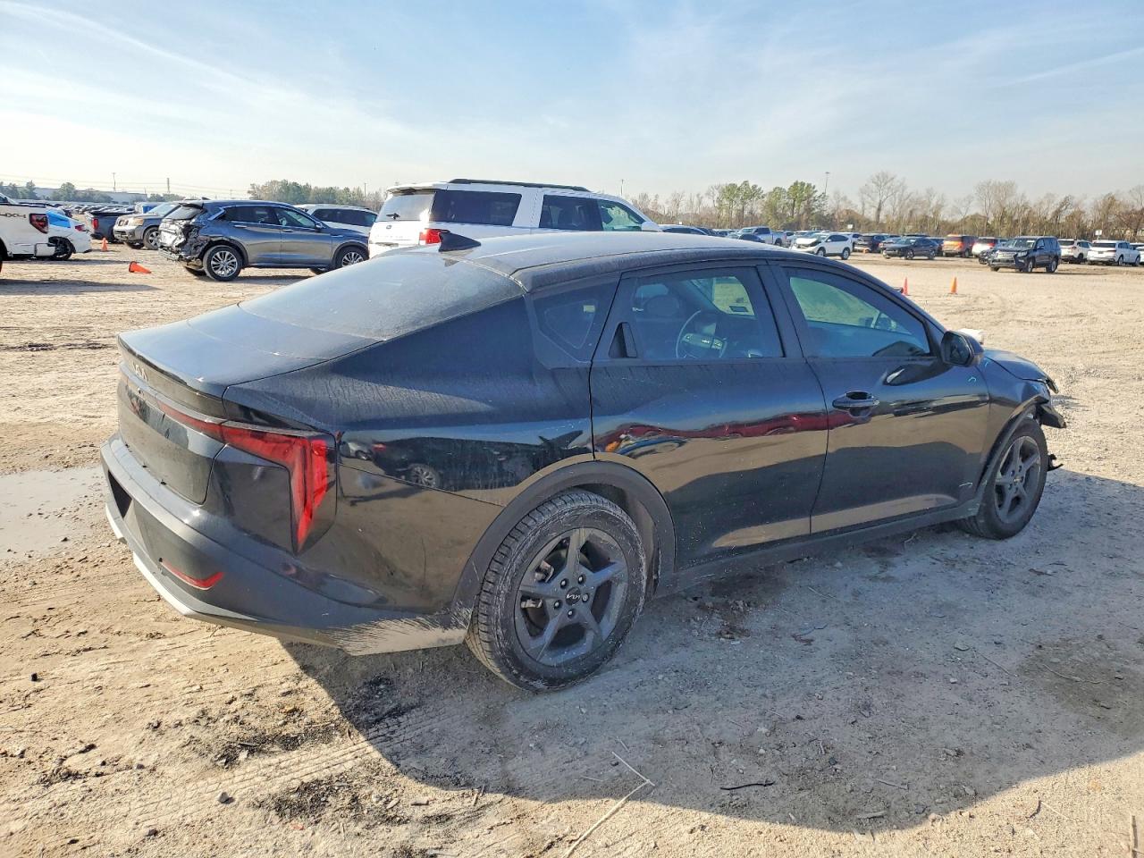 2025 Kia K4 lx VIN 3KPFT4DE1SE086668 photo 3