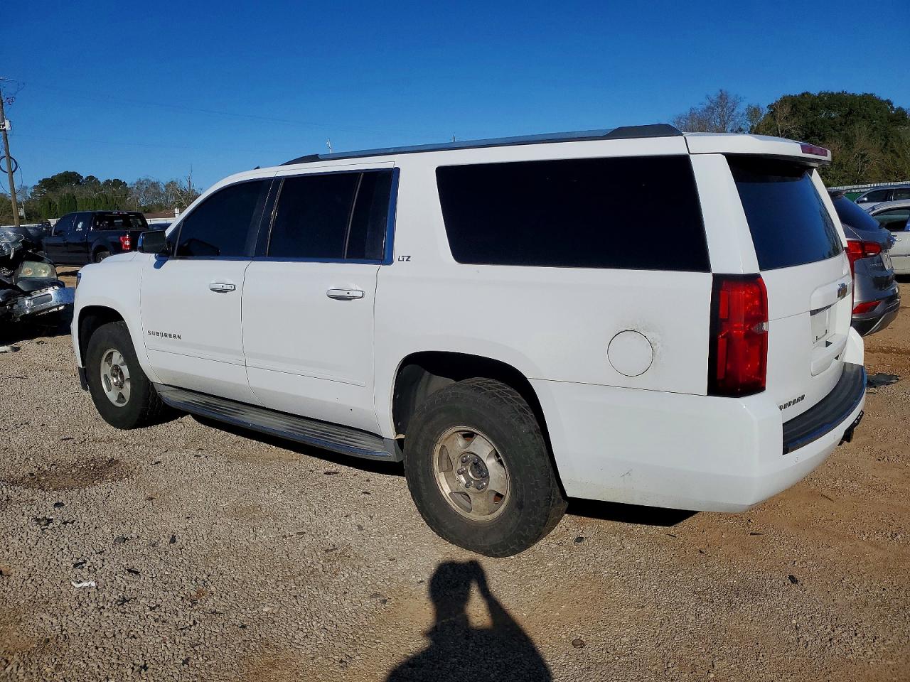 2015 Chevrolet Suburban VIN 1GNSCKKC7FR274701 photo 2