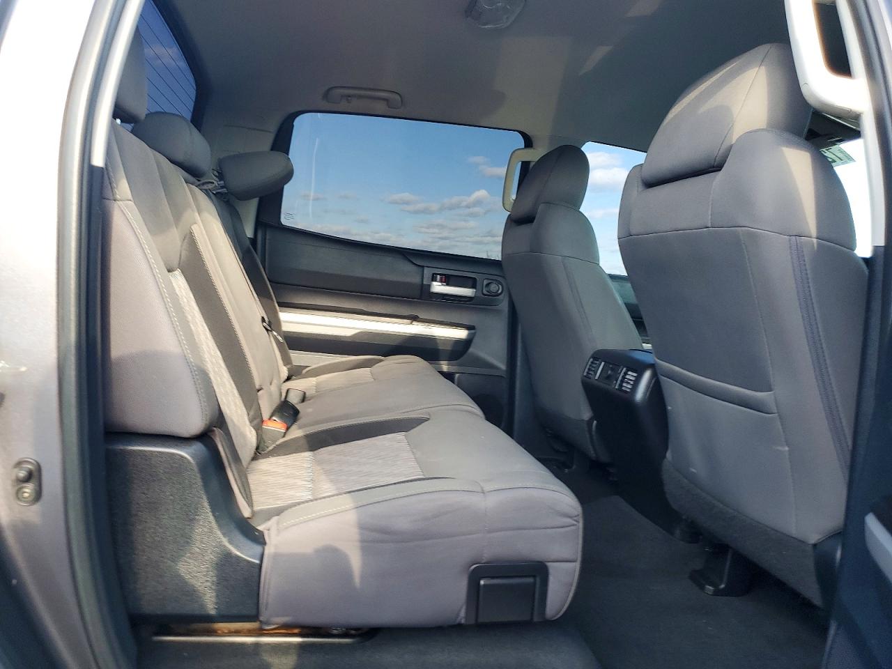 2015 Toyota Tundra VIN 5TFDY5F11FX483635 photo 10