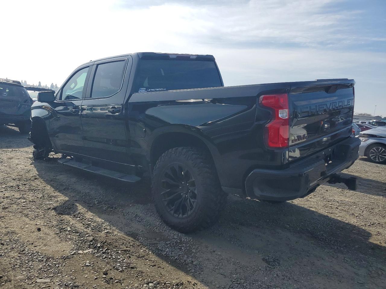 2022 Chevrolet All models VIN 1GCUYEEL1NZ207090 photo 2
