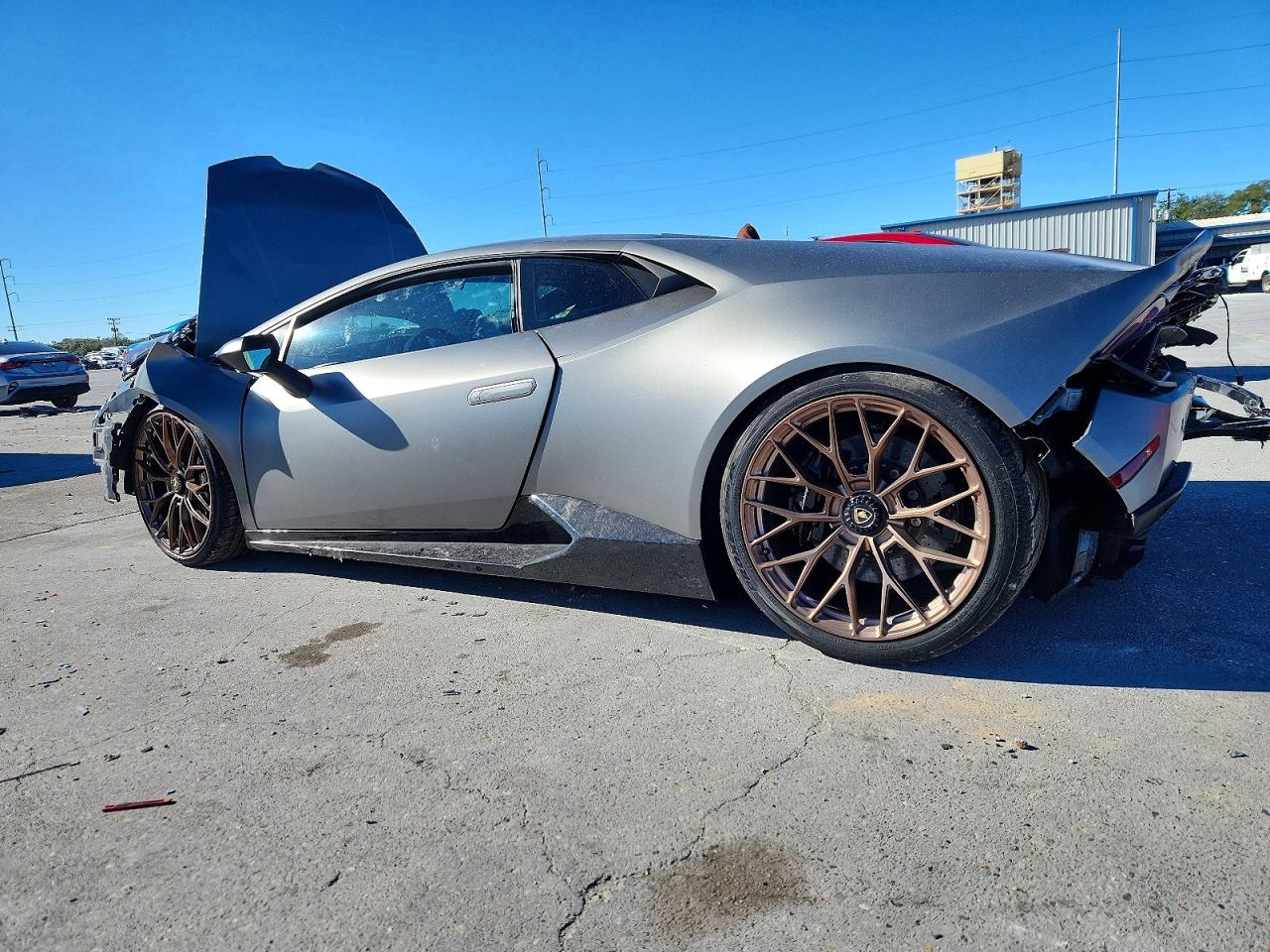 2018 Lamborghini All models VIN ZHWUD4ZFXJLA08220 photo 2