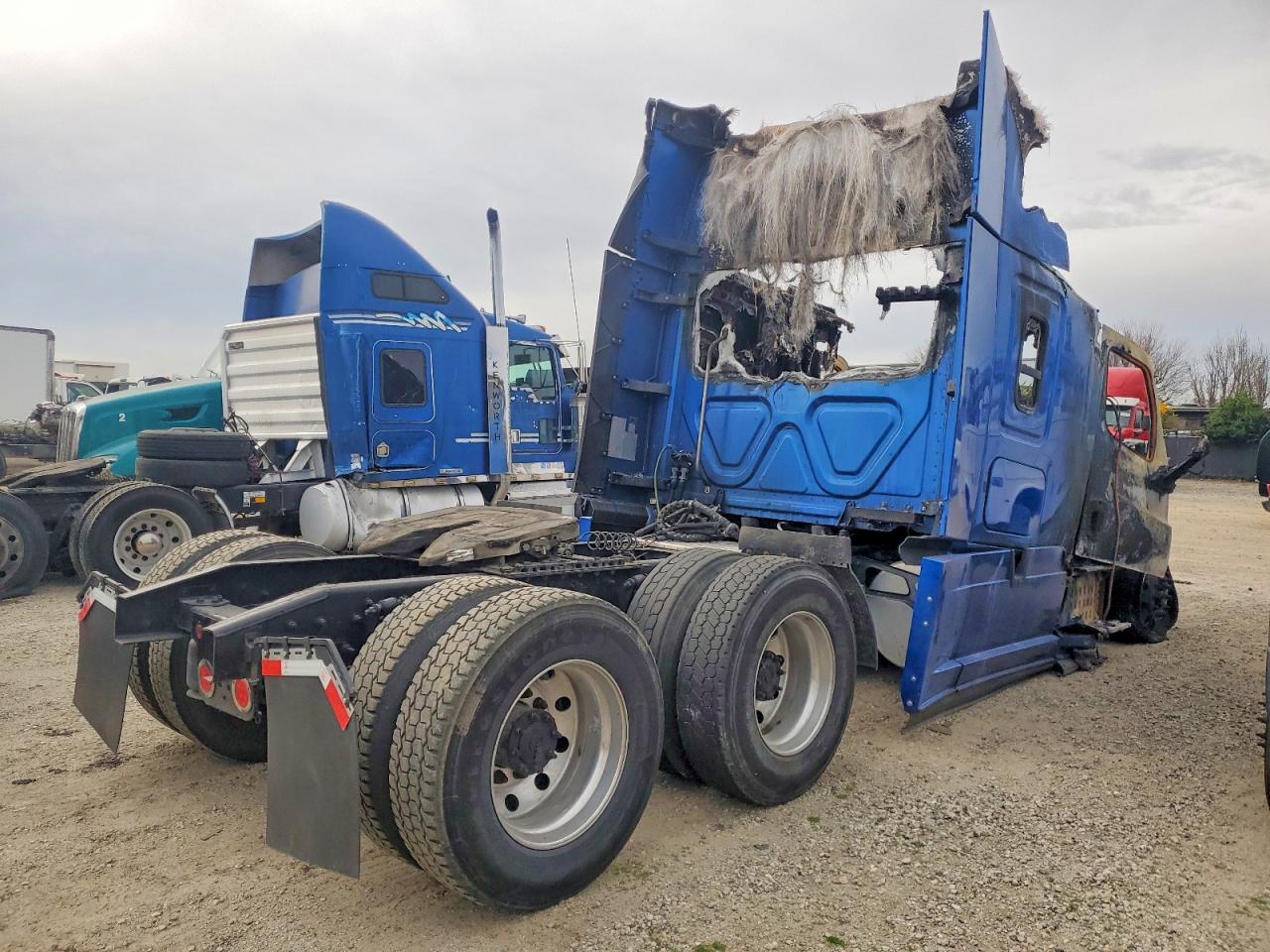 2020 FREIGHTLINER All other VIN 3AKJHHDR3LSLR0631 photo 4